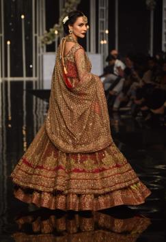 A Pakistani model presents a creation by designer Aisha Imran during the Pantene Hum Bridal Couture Week in Lahore. (AFP) A Pakistani model presents a creation by designer Aisha Imran during the Pantene Hum Bridal Couture Week in Lahore. (AFP)