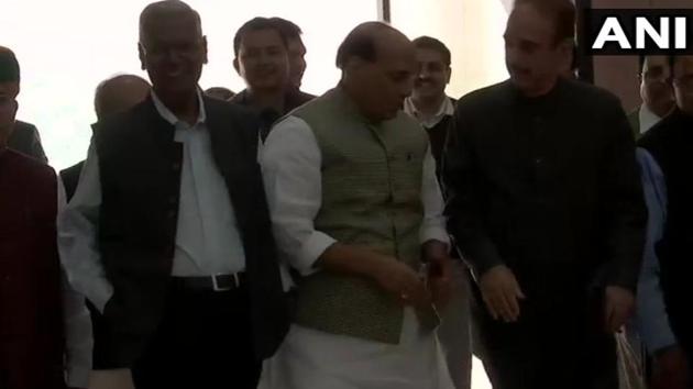 Home Minister Rajnath Singh, Congress leaders Ghulam Nabi Azad, Mallikarjun Kharge and CPI leader D Raja arrive for the all party meeting. (ANI/Twitter)