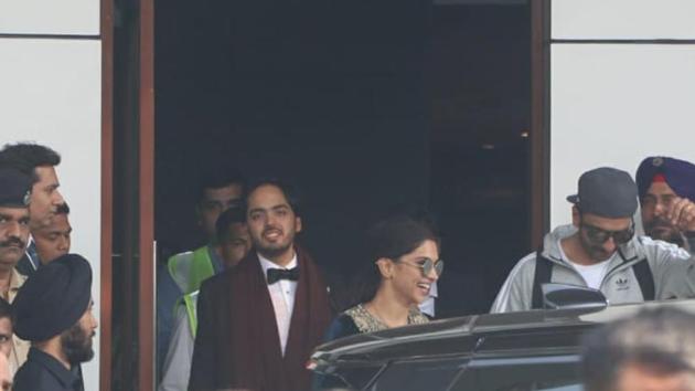 Newlyweds Ranveer Singh and Deepika Padukone leave Udaipur on Monday for Mumbai.(Viral Bhayani)