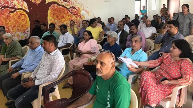 There are 55 societies along the Baner Pashan Link road and around 100 members of housing societies attended the meeting. (HT PHOTO) There are 55 societies along the Baner Pashan Link road and around 100 members of housing societies attended the meeting. (HT PHOTO)