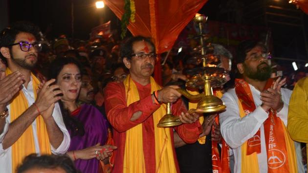 Shiv Sena chief Uddhav Thackeray performs puja in Ayodhya Uttar Pradesh.(HT file photo)