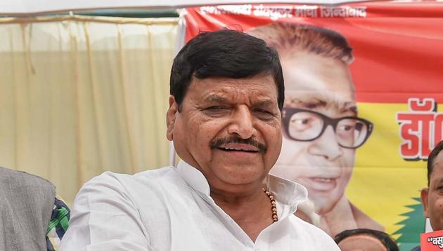 Samajwadi Party founder Mulayam Singh Yadav with his brother and Samajwadi Secular Morcha founder Shivpal Singh Yadav (File Photo) Samajwadi Party founder Mulayam Singh Yadav with his brother and Samajwadi Secular Morcha founder Shivpal Singh Yadav (File Photo)