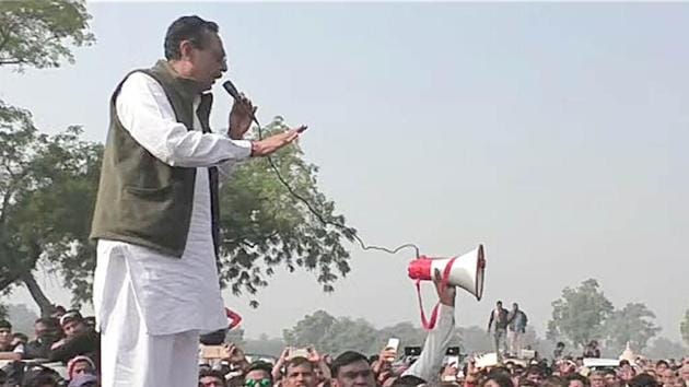 Rajasthan assembly election 2018: Congress MLA Vishvendra Singh addressing his supporters in Bharatpur on Sunday, December 9, 2018.(HT Photo)