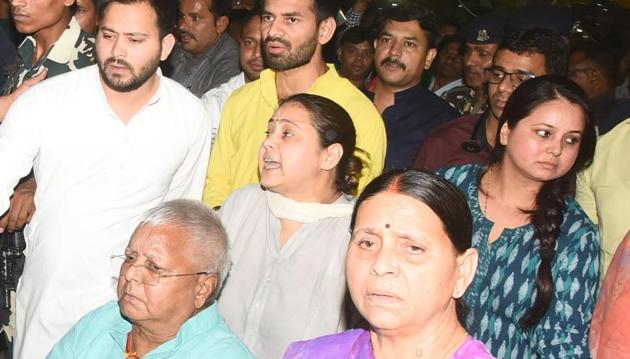 RJD chief Lalu Prasad, Rabri Devi and family(Santosh Kumar/ HT Photo)