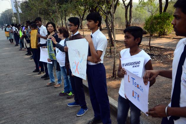 Residents, students, environmentalists protest against PMC and metro rail by forming a human chain at Salim Ali biodiversity, Pune on Saturday, December 8. (Shankar Narayan/HT PHOTO)