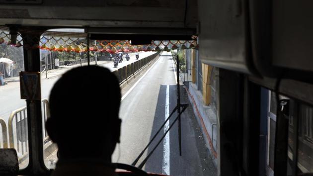 People of Pune have been suffering because of an inefficiently-run PMPML, which has an extremely poor fleet strength and therefore, poor frequency, poorly maintained buses and frequent bus breakdowns. (Rahul Raut/HT PHOTO) People of Pune have been suffering because of an inefficiently-run PMPML, which has an extremely poor fleet strength and therefore, poor frequency, poorly maintained buses and frequent bus breakdowns. (Rahul Raut/HT PHOTO)