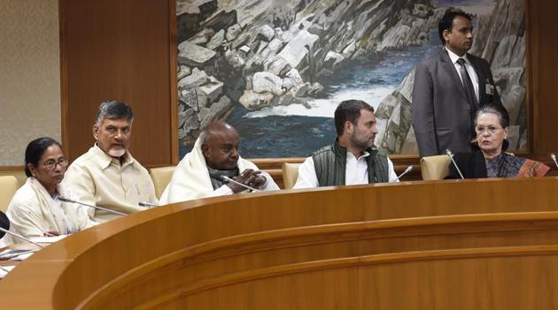 Congress president Rahul Gandhi, UPA chairperson Sonia Gandhi, former prime minister Manmohan Singh, Andhra Pradesh Chief Minister N Chandrababu Naidu, former prime minister HD Deve Gowda, West Bengal Chief Minister Mamata Banerjee and other party leaders attend a meeting of opposition parties at Parliament House Annexe in New Delhi, India, on Monday.(Arvind Yadav/HT PHOTO)