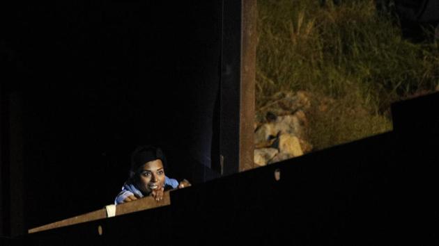 A woman climbs the border wall, planning to surrender to US Border Patrol agents and apply for asylum. Over two nights last week, Associated Press journalists saw more than a dozen migrants taking the risk. In the dark of night, migrants could be seen walking up a hill inside US territory toward agents waiting to detain them. (Rebecca Blackwell / AP) A woman climbs the border wall, planning to surrender to US Border Patrol agents and apply for asylum. Over two nights last week, Associated Press journalists saw more than a dozen migrants taking the risk. In the dark of night, migrants could be seen walking up a hill inside US territory toward agents waiting to detain them. (Rebecca Blackwell / AP)
