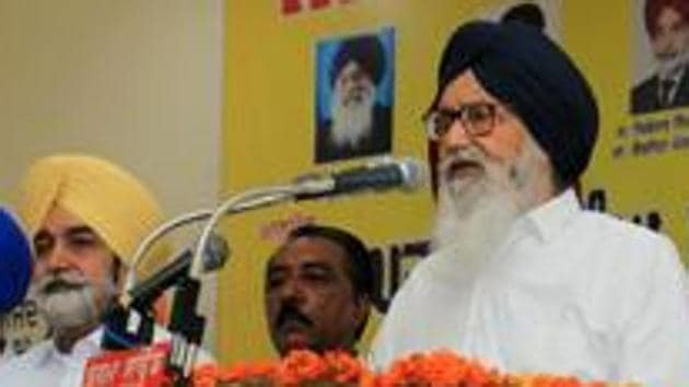 File image - Former Punjab chief minister Parkash Singh Badal addressing a public meeting.(HT Photo)