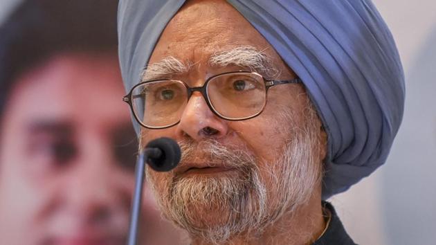 Former prime minister Manmohan Singh Monday termed RBI Governor Urjit Patel’s resignation as “very unfortunate” and said it was a “severe blow” to the country’s economy.(PTI File Photo)