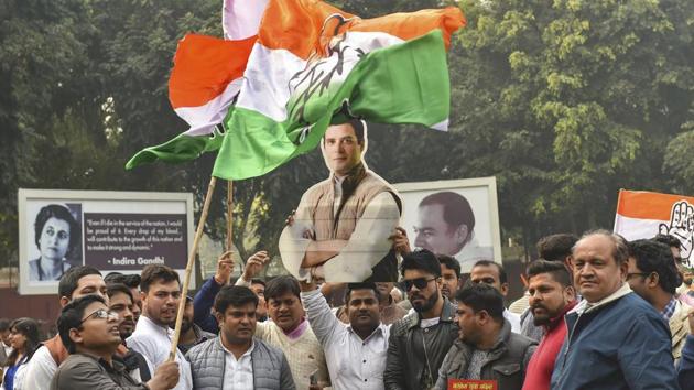 Congress party workers celebrate the party's good show in the Assembly elections of Rajasthan, Chhattisgarh and Madhya Pradesh, at AICC headquarters in New Delhi, Tuesday, December 11, 2018.(AP)