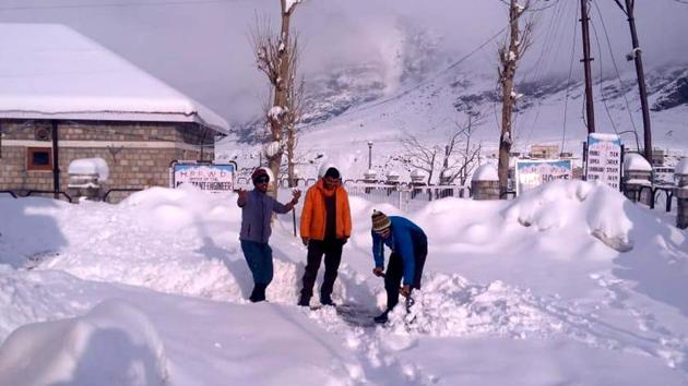 Lahaul and Spiti, Himachal Pradesh, India November 14: People removing snow from front of their houses after the fresh spell of snow in Koksar village of Lahaul and Spiti district, eight inches of fresh snowfall recorded at Koksar, Lahaul and Spiti on Wednesday, November 14 2018. HT Photo Lahaul and Spiti, Himachal Pradesh, India November 14: People removing snow from front of their houses after the fresh spell of snow in Koksar village of Lahaul and Spiti district, eight inches of fresh snowfall recorded at Koksar, Lahaul and Spiti on Wednesday, November 14 2018. HT Photo
