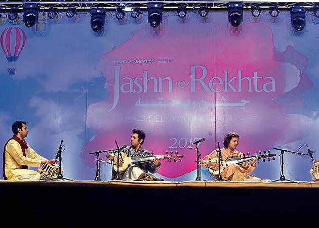 Amaan Ali Khan and Ayaan Ali Khan perform at the inauguration of Jashn e Rekhta 2017 at IGNCA in New Delhi.(Vipin Kumar/HT PHOTO)