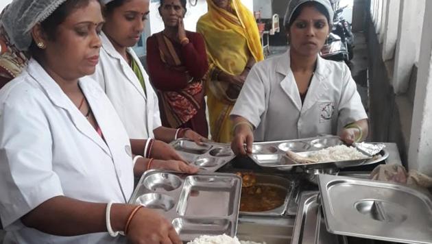 A canteen operated by women self-help group, associated with the Bihar Rural Livelihoods Promotion Society, was inaugurated on the campus of the Vaishali district hospital in Hajipur on Tuesday. HT photo (HT Photo) A canteen operated by women self-help group, associated with the Bihar Rural Livelihoods Promotion Society, was inaugurated on the campus of the Vaishali district hospital in Hajipur on Tuesday. HT photo (HT Photo)