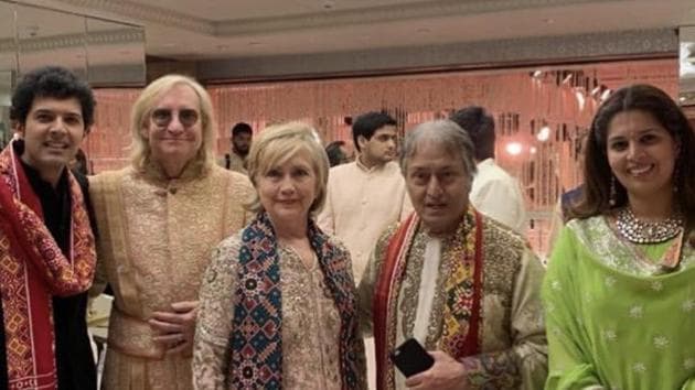 (From left) Ayaan Ali Bangash, Joe Walsh, Hillary Clinton, Amjad Ali Khan and Neema Bangash. (HT Photo) (From left) Ayaan Ali Bangash, Joe Walsh, Hillary Clinton, Amjad Ali Khan and Neema Bangash. (HT Photo)