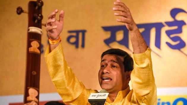 Ravindra Parchure performs during the first day of 66th Sawai mahotsav at Maharashtriya Mandal’s grounds on Wednesday. (SANKET WANKHADE/HT PHOTO) Ravindra Parchure performs during the first day of 66th Sawai mahotsav at Maharashtriya Mandal’s grounds on Wednesday. (SANKET WANKHADE/HT PHOTO)