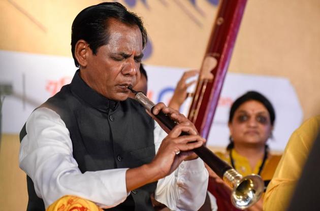 Kalyan Apar on shehnai during the first day of 66th Sawai Gandharav Bhimsen Mahotsav at Maharashtriya Mandal’s grounds on Wednesday. (SANKET WANKHADE/HT PHOTO) Kalyan Apar on shehnai during the first day of 66th Sawai Gandharav Bhimsen Mahotsav at Maharashtriya Mandal’s grounds on Wednesday. (SANKET WANKHADE/HT PHOTO)