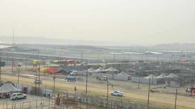 The tent city coming up on the banks of Sangam. It will be home to lakhs of Kalpvasis and pilgrims during their stay at the 49-day long Kumbh Mela beginning January 15.(Anil Kumar Maurya/ HT photo)