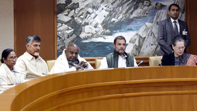 Congress President Rahul Gandhi, UPA chairperson Sonia Gandhi, former prime minister HD Deve Gowda, Andhra Pradesh Chief Minister N Chandrababu Naidu, West Bengal Chief Minister Mamata Banerjee attend a meeting of opposition parties at Parliament House Annexe in New Delhi, India, on Monday, December 10, 2018. (File Photo)(HT PHOTO)