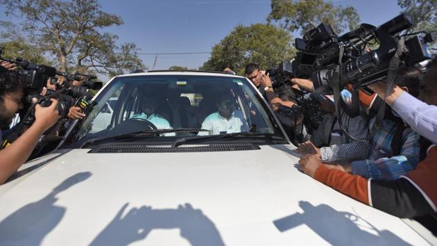 Members of the media crowd around the vehicle carrying senior Congress leader Kamal Nath, its chief-minister designate at Raj Bhavan, in Bhopal, Madhya Pradesh. (Burhaan Kinu / HT Photo) Members of the media crowd around the vehicle carrying senior Congress leader Kamal Nath, its chief-minister designate at Raj Bhavan, in Bhopal, Madhya Pradesh. (Burhaan Kinu / HT Photo)