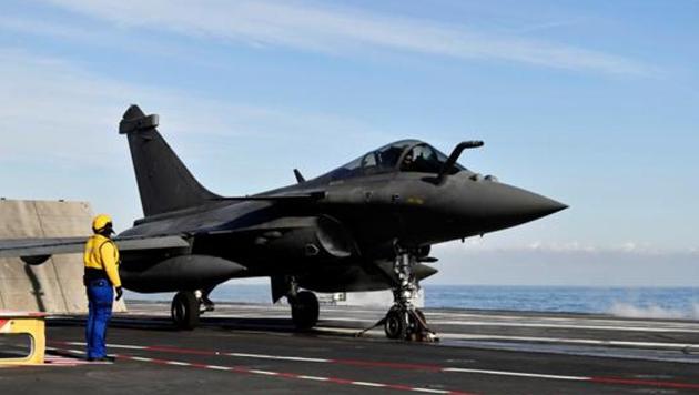 The Supreme Court on Friday rejected petitions seeking a court-monitored CBI probe into the purchase of 36 Rafale fighter jets.(Reuters file photo)