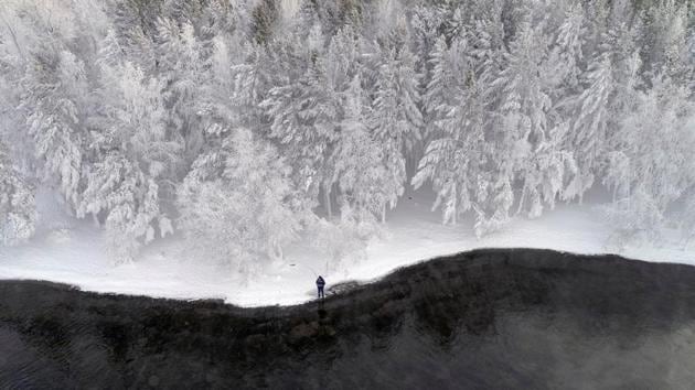 A man fishes on a bank of the Yenisei River covered with snow and hoarfrost with the air temperature at about -16 degrees Celsius outside the Siberian city of Krasnoyarsk, Russia. (Ilya Naymushin / REUTERS) A man fishes on a bank of the Yenisei River covered with snow and hoarfrost with the air temperature at about -16 degrees Celsius outside the Siberian city of Krasnoyarsk, Russia. (Ilya Naymushin / REUTERS)