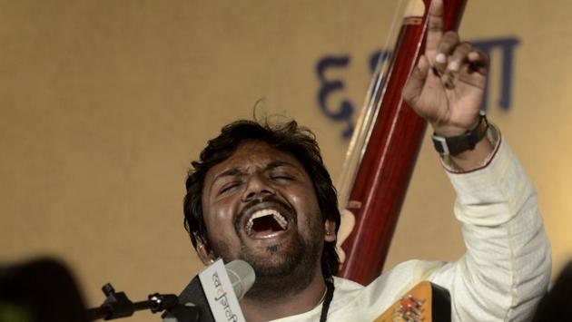 Sourabh Salunke of Patiala Gharana of Hindustani classical music perform on the second day oof 66th Sawai Gandharav Bhimsen Mahotsav at Maharashtriya Mandal Sankul, Mukundnagar on Thursday. (RAVINDRA JOSHI/HT PHOTO) Sourabh Salunke of Patiala Gharana of Hindustani classical music perform on the second day oof 66th Sawai Gandharav Bhimsen Mahotsav at Maharashtriya Mandal Sankul, Mukundnagar on Thursday. (RAVINDRA JOSHI/HT PHOTO)