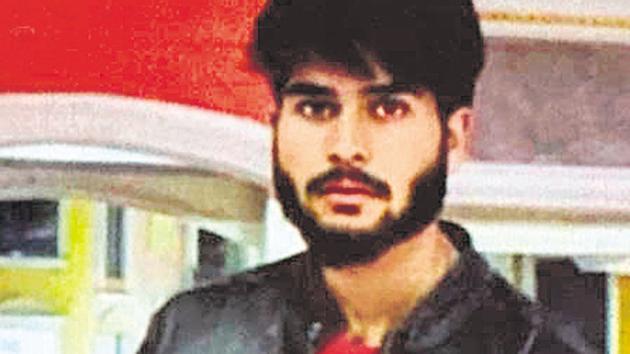 19-year-old Aasim Hussain Dar went to Mumbai after he was barred from appearing in exam by his college and was reported missing.But he returned on his own after four days.(HT Photo)