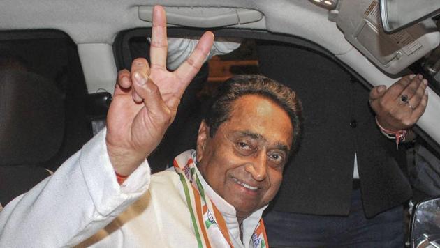 Congress State President Kamal Nath displays victory sign as he leaves after interacting with the media persons on the party's win in state Assembly elections, at PCC headquarters, in Bhopal.(PTI)