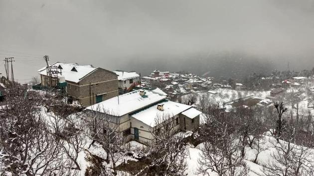 Kalpa village in Kinnaur district, Himachal Pradesh is seen blanketed in fresh snow. (HT Photo) Kalpa village in Kinnaur district, Himachal Pradesh is seen blanketed in fresh snow. (HT Photo)
