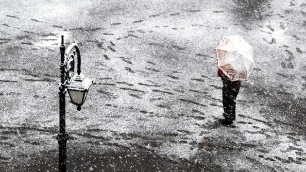A man take a stroll with umbrella during the season’s first snowfall at Ridge, in Shimla, Himachal Pradesh. (Deepak Sansta / HT Photo) A man take a stroll with umbrella during the season’s first snowfall at Ridge, in Shimla, Himachal Pradesh. (Deepak Sansta / HT Photo)