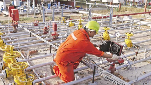 ONGC recruitment 2018: Over 400 vacancies announced (File) ONGC recruitment 2018: Over 400 vacancies announced (File)