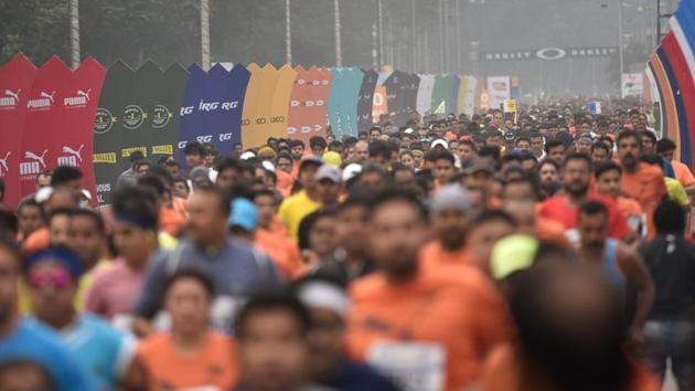 People participate in Tata Steel Kolkata 25K marathon in Kolkata.(HT Photo)