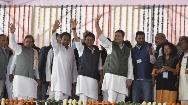 Kamal Nath (2nd L) took oath as Madhya Pradesh chief minister in the presence of top Congress and opposition leaders flown to state capital Bhopal from Jaipur, after Ashok Gehlot and his deputy Sachin Pilot took charge. Congress president Rahul Gandhi and several senior party leaders are attending all three (including Chhattisgarh) ceremonies. (Mujeeb Faruqui / HT Photo) Kamal Nath (2nd L) took oath as Madhya Pradesh chief minister in the presence of top Congress and opposition leaders flown to state capital Bhopal from Jaipur, after Ashok Gehlot and his deputy Sachin Pilot took charge. Congress president Rahul Gandhi and several senior party leaders are attending all three (including Chhattisgarh) ceremonies. (Mujeeb Faruqui / HT Photo)