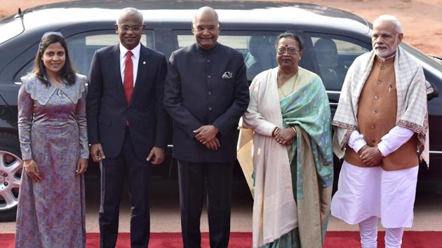 Maldives President Ibrahim Mohamed Solih (2nd L) with his counterpart Ramnath Kovind (C) and  Prime Minister Narendra Modi (R) during a ceremonial reception at Rashtrapati Bhawan, in New Delhi. India and Maldives inked four pacts on Monday after talks between PM Modi and President Solih. Solih arrived in New Delhi on Sunday on a three-day state visit, his first official foreign trip. (Sanjeev Verma / HT Photo) 