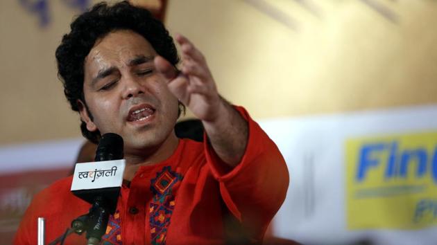 Vocalist Arshad Ali performs on the concluding day of the 66th Sawai Gandharav Bhimsen Mahotsav at Maharashtriya Mandal Sankul, Mukundnagar on Sunday. (RAHUL RAUT/HT PHOTO) Vocalist Arshad Ali performs on the concluding day of the 66th Sawai Gandharav Bhimsen Mahotsav at Maharashtriya Mandal Sankul, Mukundnagar on Sunday. (RAHUL RAUT/HT PHOTO)