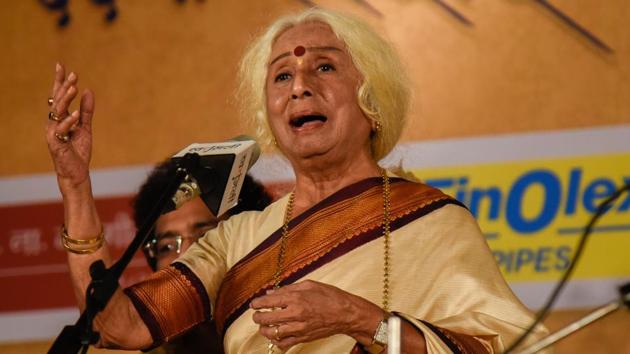 Prabha Atre, Indian classical vocalist from the Kirana gharana performs on the concluding day of the 66th Sawai Gandharav Bhimsen Mahotsav at Maharashtriya Mandal Sankul, Mukundnagar on Sunday. (SANKET WANKHADE/HT PHOTO) Prabha Atre, Indian classical vocalist from the Kirana gharana performs on the concluding day of the 66th Sawai Gandharav Bhimsen Mahotsav at Maharashtriya Mandal Sankul, Mukundnagar on Sunday. (SANKET WANKHADE/HT PHOTO)
