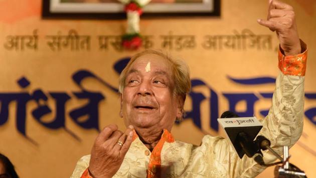 Pt Birju Maharaj, an exponent of the Handia, Allahabad Kalka-Bindadin gharana of Kathak dance, performs on the concluding day of the 66th Sawai Gandharav Bhimsen Mahotsav at Maharashtriya Mandal Sankul, Mukundnagar on Sunday. (SANKET WANKHADE/HT PHOTO) Pt Birju Maharaj, an exponent of the Handia, Allahabad Kalka-Bindadin gharana of Kathak dance, performs on the concluding day of the 66th Sawai Gandharav Bhimsen Mahotsav at Maharashtriya Mandal Sankul, Mukundnagar on Sunday. (SANKET WANKHADE/HT PHOTO)