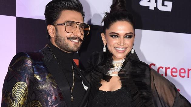 Indian Bollywood actors Ranveer Singh (L) and Deepika Padukone pose for a picture as they attend the Star Screen Awards ceremony in Mumbai.(AFP)