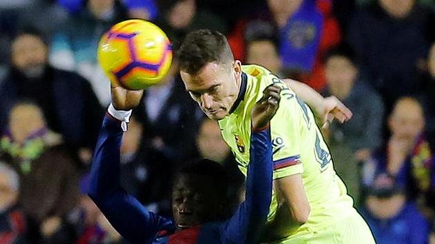 Levante's Emmanuel Boateng in action with Barcelona's Thomas Vermaelen.(Reuters)