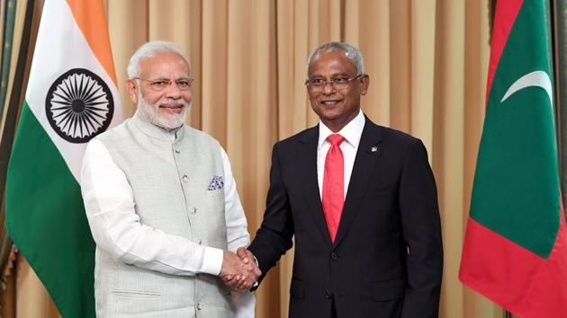 This handout photograph shows new Maldives President Ibrahim Mohamed Solih (R) shaking hands with Indian Prime Minister Narendra Modi during Solih's presidential inauguration in Male, Maldives.(AFP) This handout photograph shows new Maldives President Ibrahim Mohamed Solih (R) shaking hands with Indian Prime Minister Narendra Modi during Solih's presidential inauguration in Male, Maldives.(AFP)