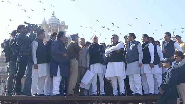 CM Ashok Gehlot along with senior party leaders inspects the preparations on the eve of oath ceremony of him and CM ashok Gehlot, at Albert Hall Museum, in Jaipur, Rajasthan, India on Sunday(HT Photo)