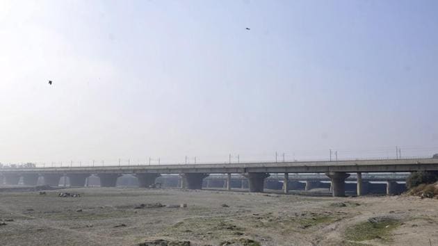 Inauguration date of the Noida-Delhi bridge is yet to be decide.(HT Photo)