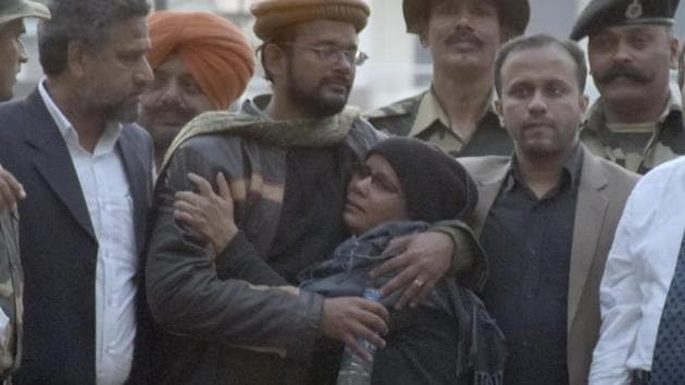 Freed Indian Hamid Ansari reaches Attari after six years in Pakistani ...