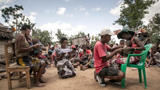 “Madagascar is a country forgotten by international aid,” said one humanitarian worker declining to be named. “Every year, we only react to the emergency crisis. We know that we could tackle the problem by improving water supplies, but it is much too expensive”. So the population is forced to rely on occasional help, when it arrives, and on whatever else they can find. (Rijasolo / AFP) “Madagascar is a country forgotten by international aid,” said one humanitarian worker declining to be named. “Every year, we only react to the emergency crisis. We know that we could tackle the problem by improving water supplies, but it is much too expensive”. So the population is forced to rely on occasional help, when it arrives, and on whatever else they can find. (Rijasolo / AFP)