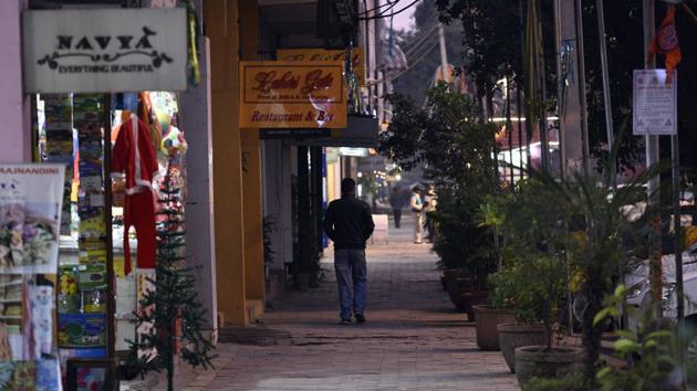 The usually busy Meharchand Market in Delhi’s Lodhi Colony wears a deserted look after a spate of sealing drives in south Delhi.(Amal KS/HT PHOTO) The usually busy Meharchand Market in Delhi’s Lodhi Colony wears a deserted look after a spate of sealing drives in south Delhi.(Amal KS/HT PHOTO)