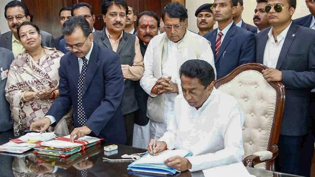 Government employees, public representatives from panch-sarpanch to members of Parliament and income tax payees cannot avail the crop loan waiver scheme announced by chief minister Kamal Nath on Monday in his first decision after assuming office. Also, farmers selling agriculture produce to others, those getting a pension of Rs 15,000 and above will not be covered. However, retired army men have been exempted from the pension criterion. (PTI File)
