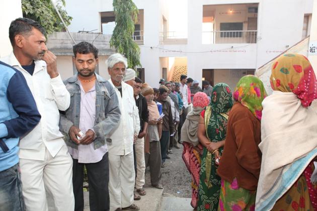 Voting has begun for by-polls to one Assembly seat each in Gujarat and Jharkhand(HT Photo)