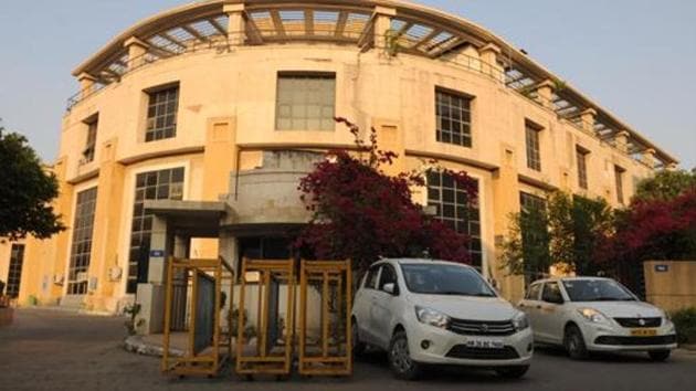 File photo of MCG office, Gurugram. The district administration Gurugram held a meeting of revenue officials on Wednesday to decide the new circle rates three months before closure of the financial year 2018-19. (HT Photo) File photo of MCG office, Gurugram. The district administration Gurugram held a meeting of revenue officials on Wednesday to decide the new circle rates three months before closure of the financial year 2018-19. (HT Photo)