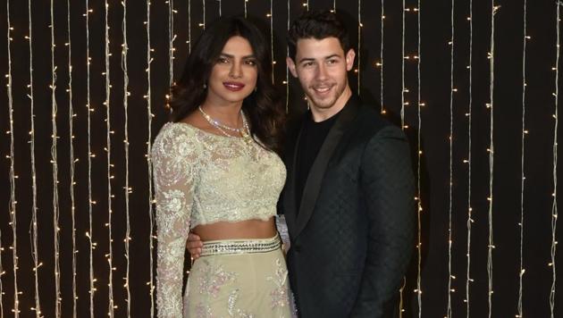 Last night, the newlyweds Priyanka Chopra and Nick Jonas hosted their wedding reception for Bollywood and the guest list did not disappoint us at all.(Viral Bhayani)